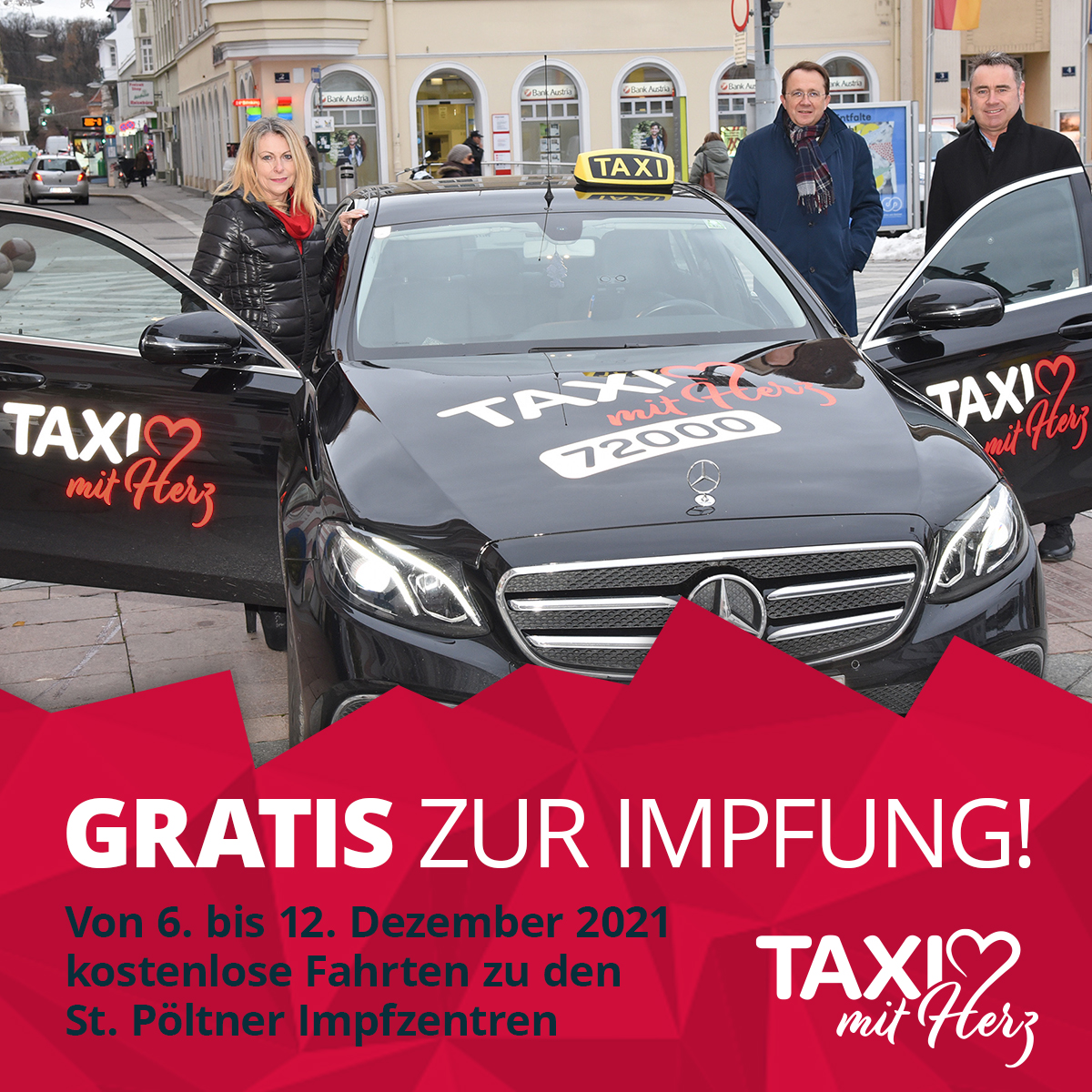 Bürgermeister Matthias Stadler freut sich über die Aktion von Taxi mit Herz Geschäftsführung Barbara Frühwald und Christoph Brunnauer